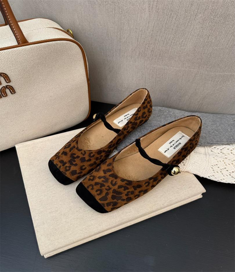 French temperament leopard print light mouth single shoes women s 2025 autumn new suede beanie shoes flat bottom wear Mary Jane shoes 39 леопард друку кольору
French temperament leopard print light mouth single shoes women s 2025 autumn new suede beanie shoes flat bottom wear Mary Jane shoes 39 леопард друку кольору
