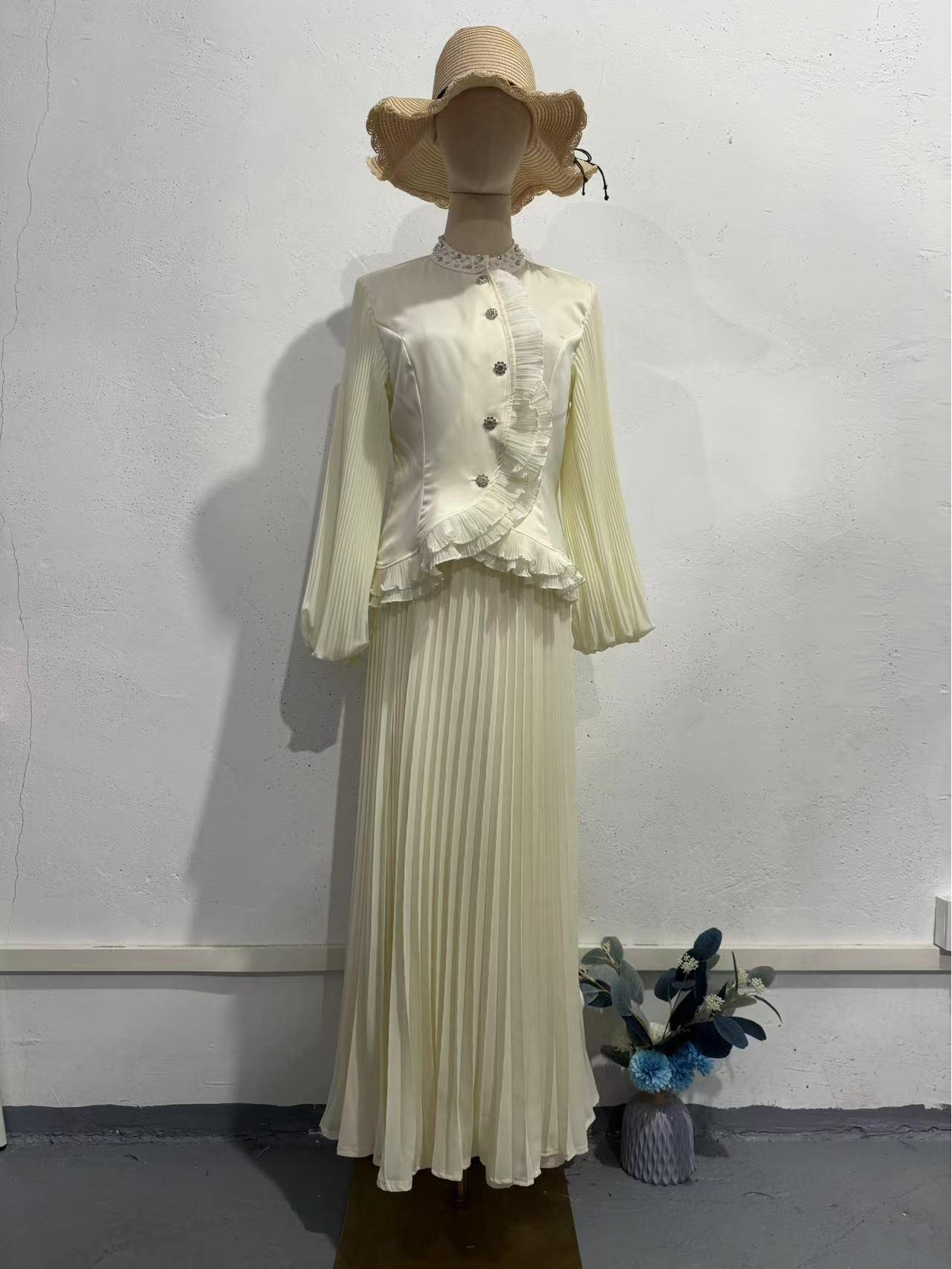 2024 Women s European and American Fashion: Pleated Skirt Suit with Wood Ear Edge M
2024 Women s European and American Fashion: Pleated Skirt Suit with Wood Ear Edge M