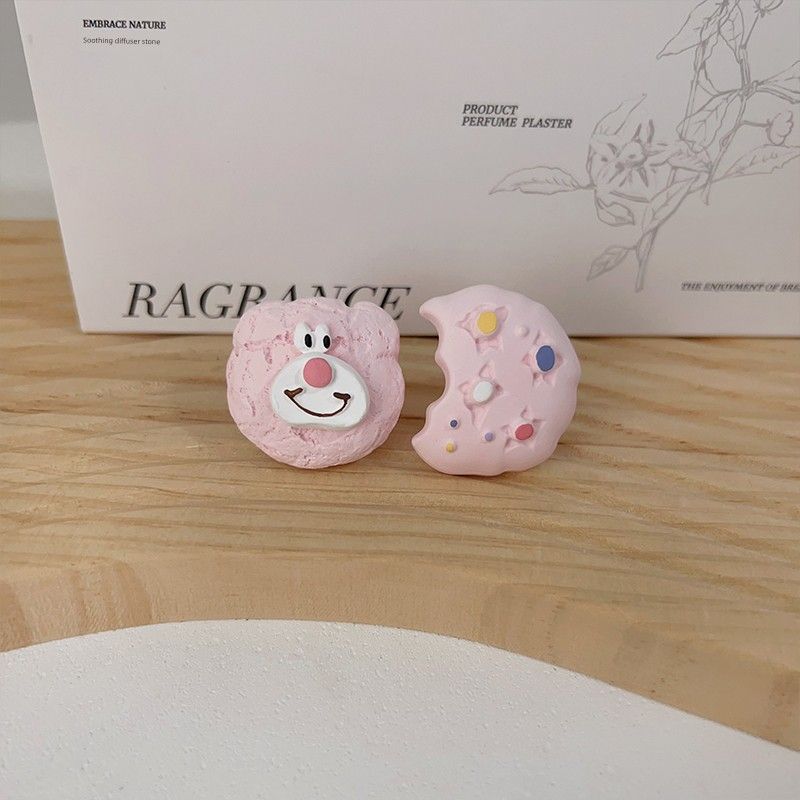 Cookie Bear Car Air Freshener Car Air Conditioning Vent Car Interior Decoration Light Fragrance Diffuser Stone for Girls Bear Biscuit Air Vent Clip (Unscented)
Cookie Bear Car Air Freshener Car Air Conditioning Vent Car Interior Decoration Light Fragrance Diffuser Stone for Girls Bear Biscuit Air Vent Clip (Unscented)