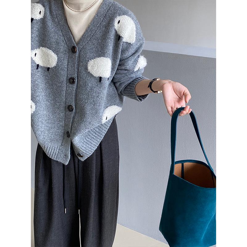 Jiangzuo Women s Cozy Lamb Wool Knit Cardigan: Soft, Thick, V-Neck, Long-Sleeve, Loose Fit for Autumn/Winter One Size
Jiangzuo Women s Cozy Lamb Wool Knit Cardigan: Soft, Thick, V-Neck, Long-Sleeve, Loose Fit for Autumn/Winter One Size