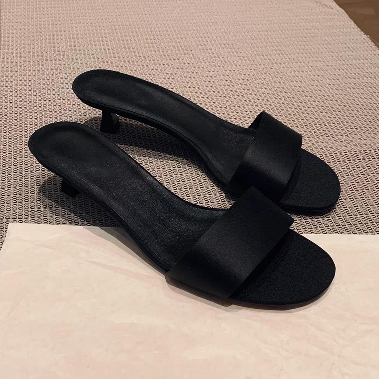 Minimalist elegance cat heel sandals women one-word slippers wear high heels 35 слонова кістка
Minimalist elegance cat heel sandals women one-word slippers wear high heels 35 слонова кістка