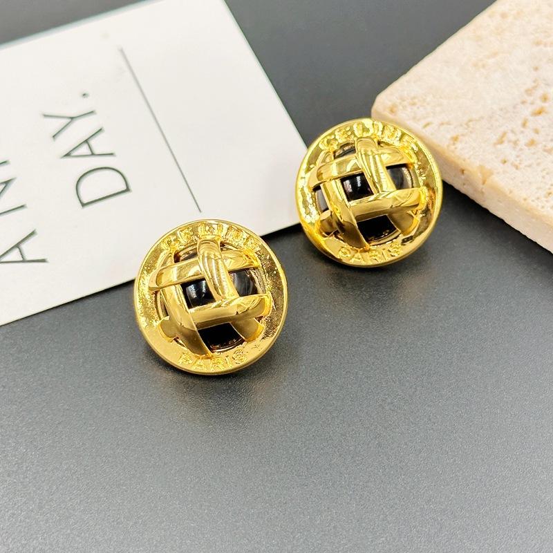 Vintage Hollow Compact Button Contrast Earrings Premium Sense Women S Stud Earrings золотой
Vintage Hollow Compact Button Contrast Earrings Premium Sense Women S Stud Earrings золотой