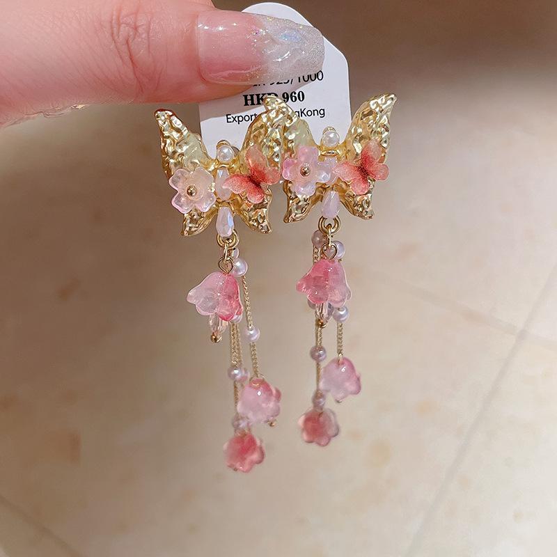 Silver needle butterfly crystal fringed earrings Mori super fairy sweet earrings temperament light luxury high-end earrings women
Silver needle butterfly crystal fringed earrings Mori super fairy sweet earrings temperament light luxury high-end earrings women