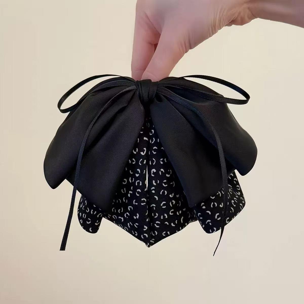 Leopard Print Bow Claw Ponytail Clip for Half Up Hairstyles
Leopard Print Bow Claw Ponytail Clip for Half Up Hairstyles