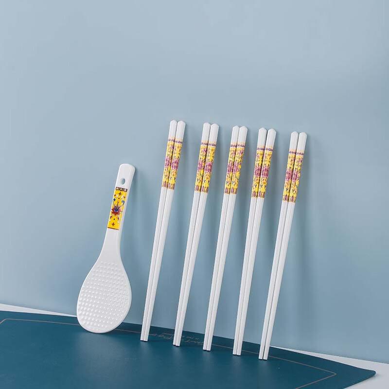 Jingdezhen Enamel Ceramic Chopsticks Set
Jingdezhen Enamel Ceramic Chopsticks Set