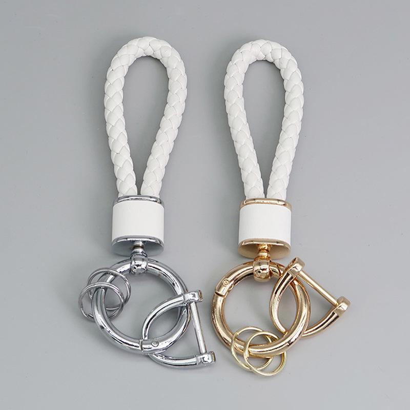 Плетеный веревочный брелок для ключей автомобиля с красочным кулоном Silver hardware белый
Плетеный веревочный брелок для ключей автомобиля с красочным кулоном Silver hardware белый