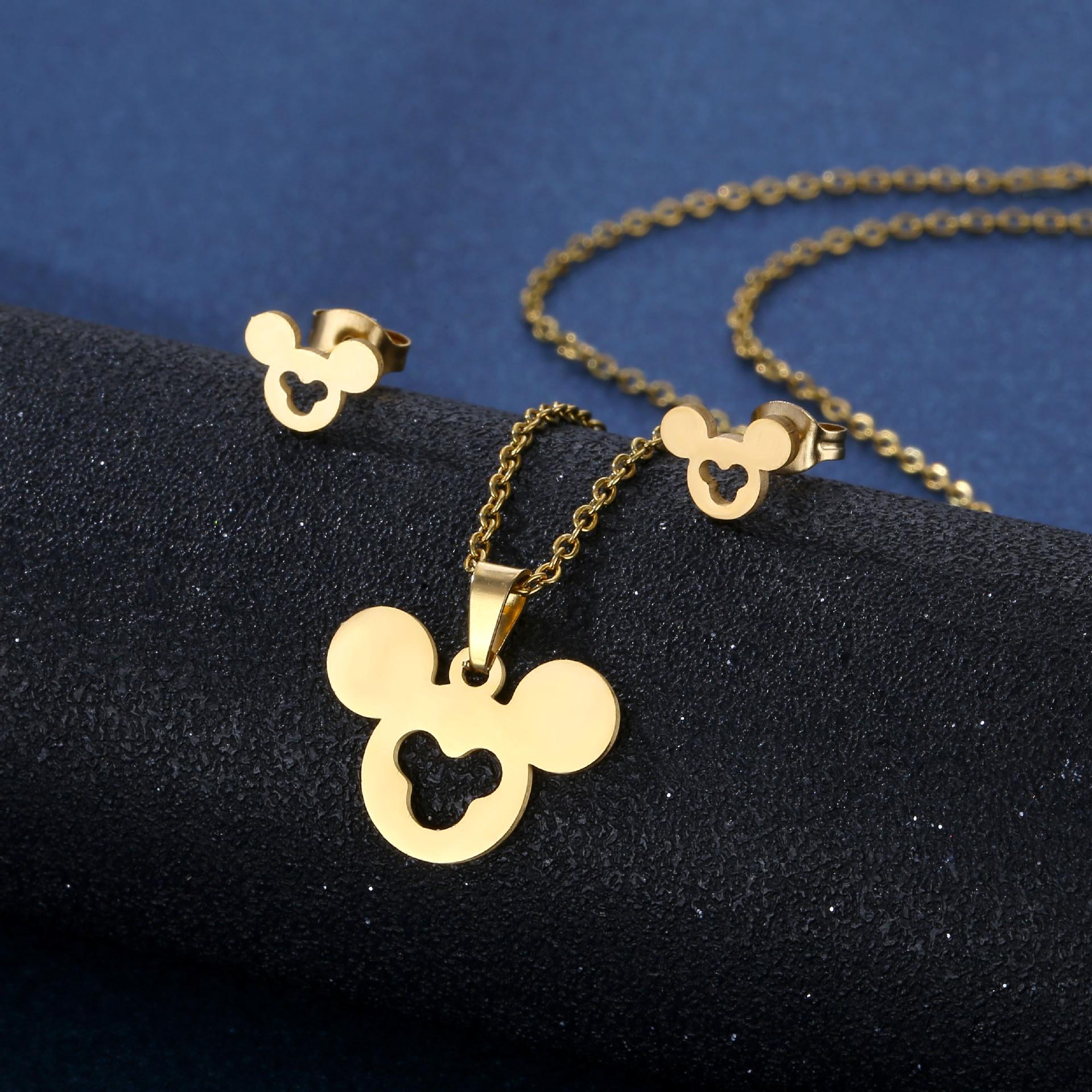 Комплект ожерелья Темперамент «Маленькая Мышка» Кулон Ожерелье Набор для ногтей из нержавеющей стали в форме сердца Ювелирные изделия из трех предметов Набор оптом
Комплект ожерелья Темперамент «Маленькая Мышка» Кулон Ожерелье Набор для ногтей из нержавеющей стали в форме сердца Ювелирные изделия из трех предметов Набор оптом