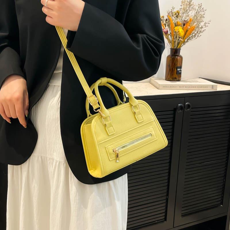 Fashion zipper fan locomotive style large capacity solid color women s cartoon new fashion casual shoulder bag коричневий
Fashion zipper fan locomotive style large capacity solid color women s cartoon new fashion casual shoulder bag коричневий