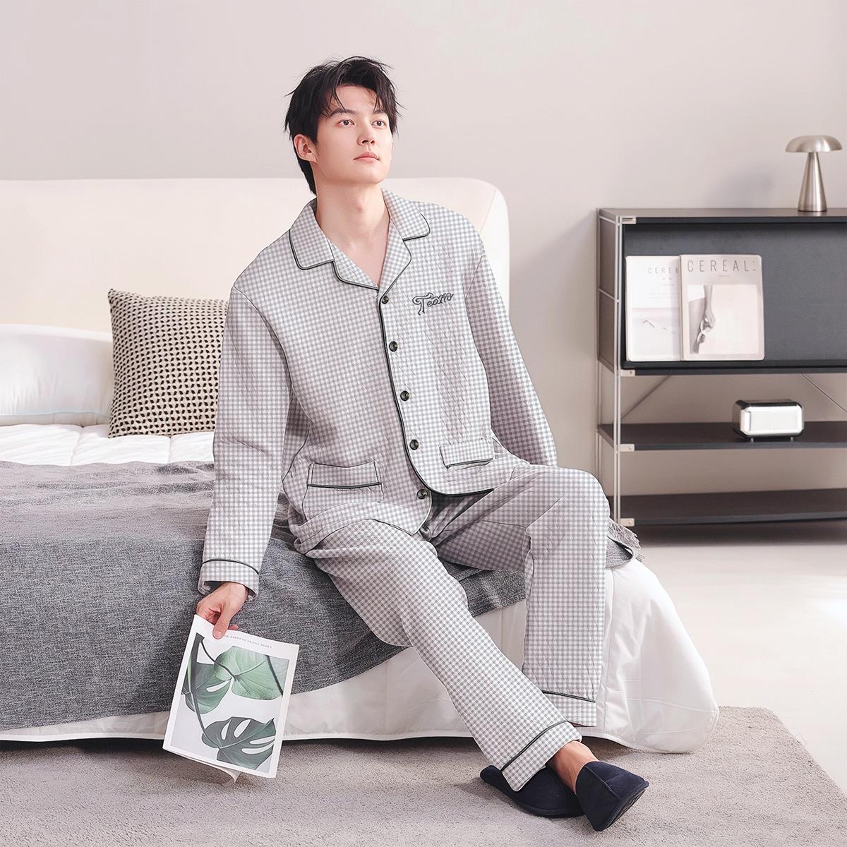 Men s Three-Layer Quilted Cotton Pajama Set - Lightweight, Warm, and Stylish for Autumn & Winter 2XL (150-170 lbs) серебряный серый
Men s Three-Layer Quilted Cotton Pajama Set - Lightweight, Warm, and Stylish for Autumn & Winter 2XL (150-170 lbs) серебряный серый