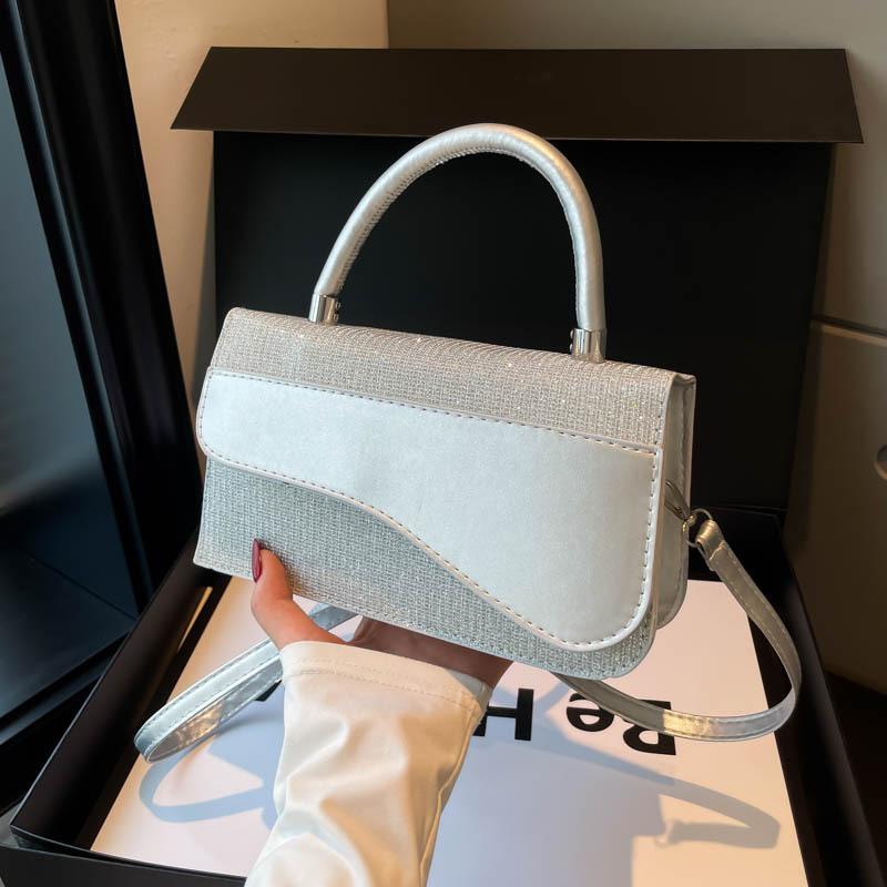 Fashion contrasting colors niche portable women s bags autumn new high-texture shoulder crossbody small square bag commuter women s bags
Fashion contrasting colors niche portable women s bags autumn new high-texture shoulder crossbody small square bag commuter women s bags
