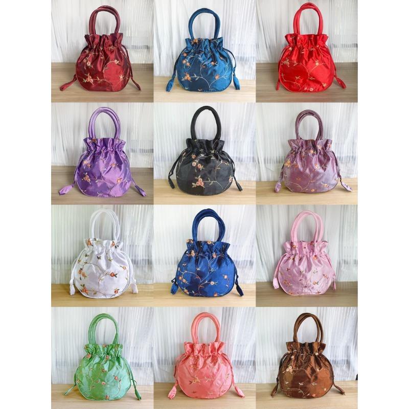 Handbag handmade embroidered small cloth bag handbag medium and old grocery shopping mobile phone change bag mini mother handbag
Handbag handmade embroidered small cloth bag handbag medium and old grocery shopping mobile phone change bag mini mother handbag