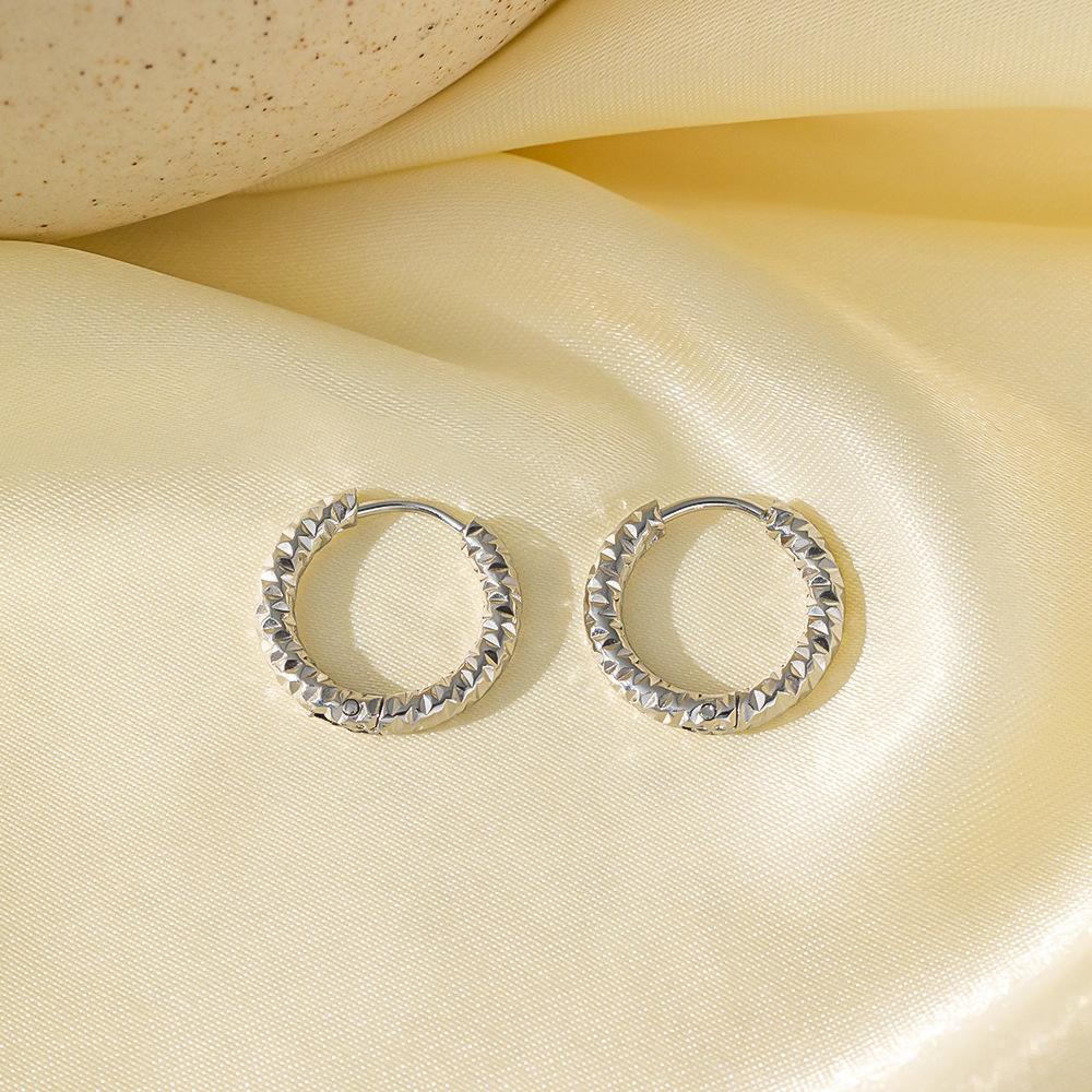ins Модные круглые серьги-пряжки с покрытием из 18-каратного золота, нишевые серьги премиум-класса, модные простые серьги для женщин
ins Модные круглые серьги-пряжки с покрытием из 18-каратного золота, нишевые серьги премиум-класса, модные простые серьги для женщин