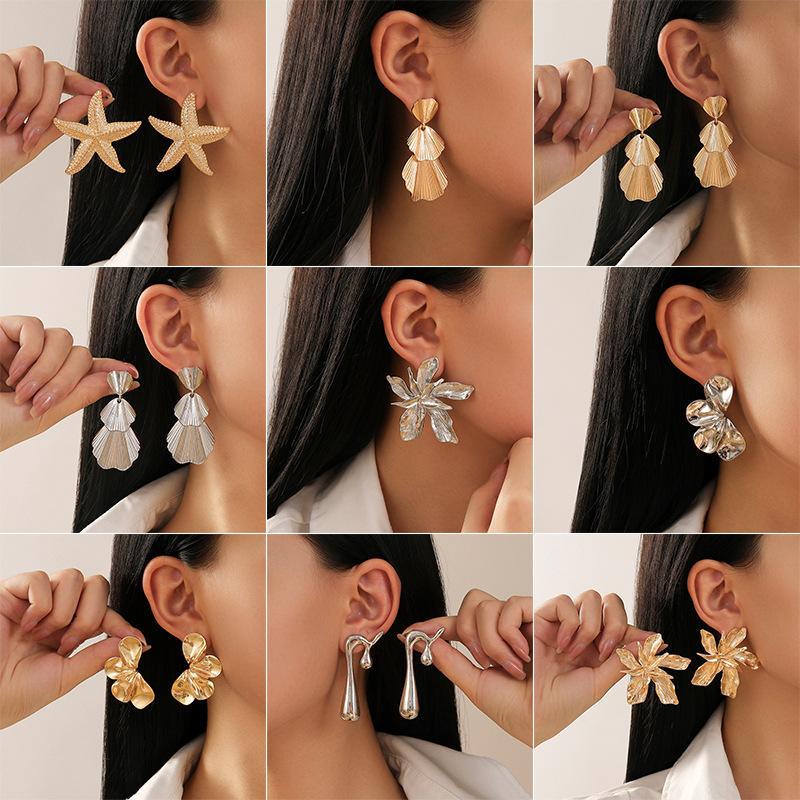 Exaggerated personality double-layer five-petaled flower earrings, simple retro striped leaf fringed earrings
Exaggerated personality double-layer five-petaled flower earrings, simple retro striped leaf fringed earrings
