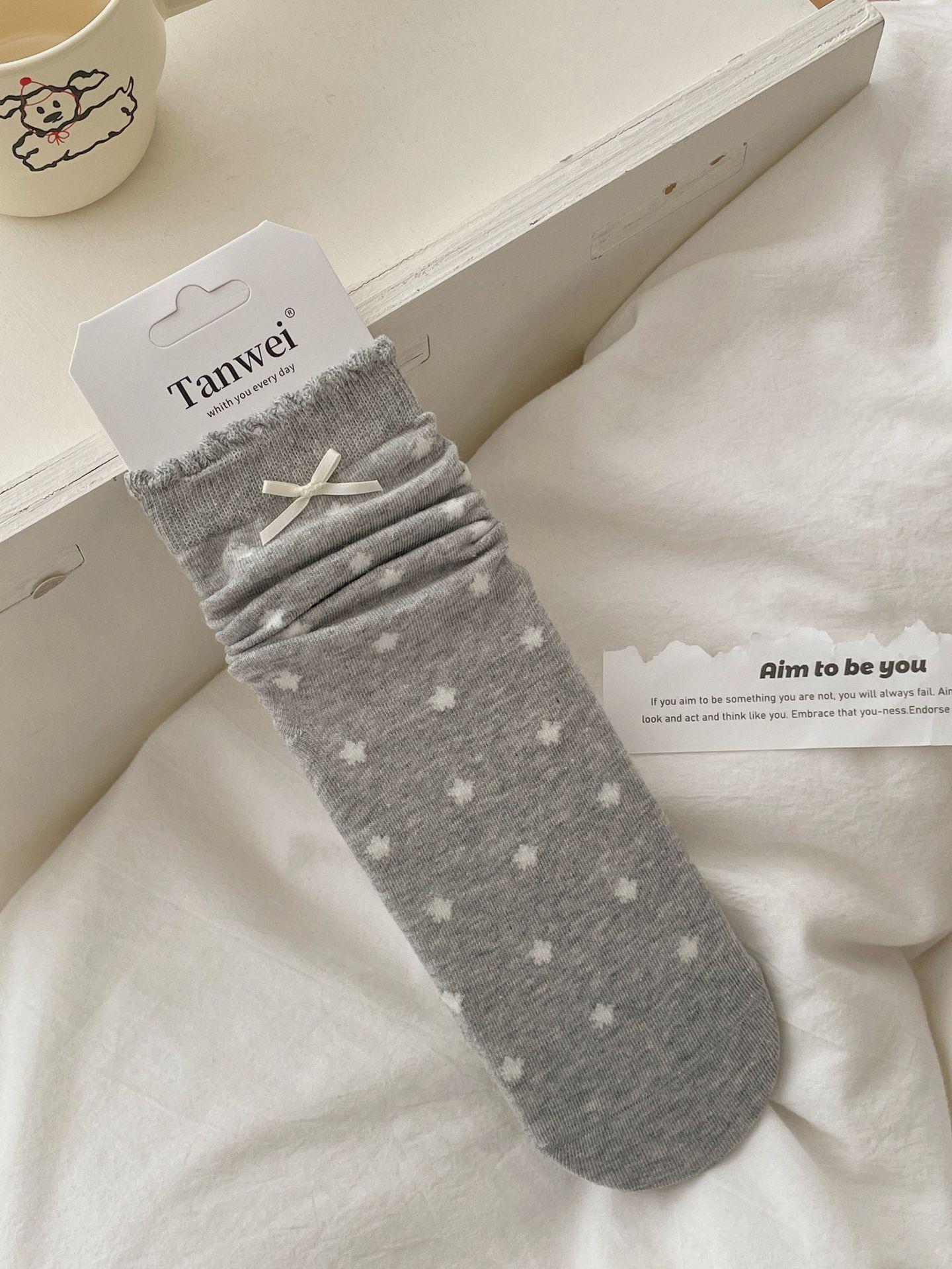 Korean Style Mid-Calf Bow Socks with Stars in Grey and White for Spring/Summer
Korean Style Mid-Calf Bow Socks with Stars in Grey and White for Spring/Summer
