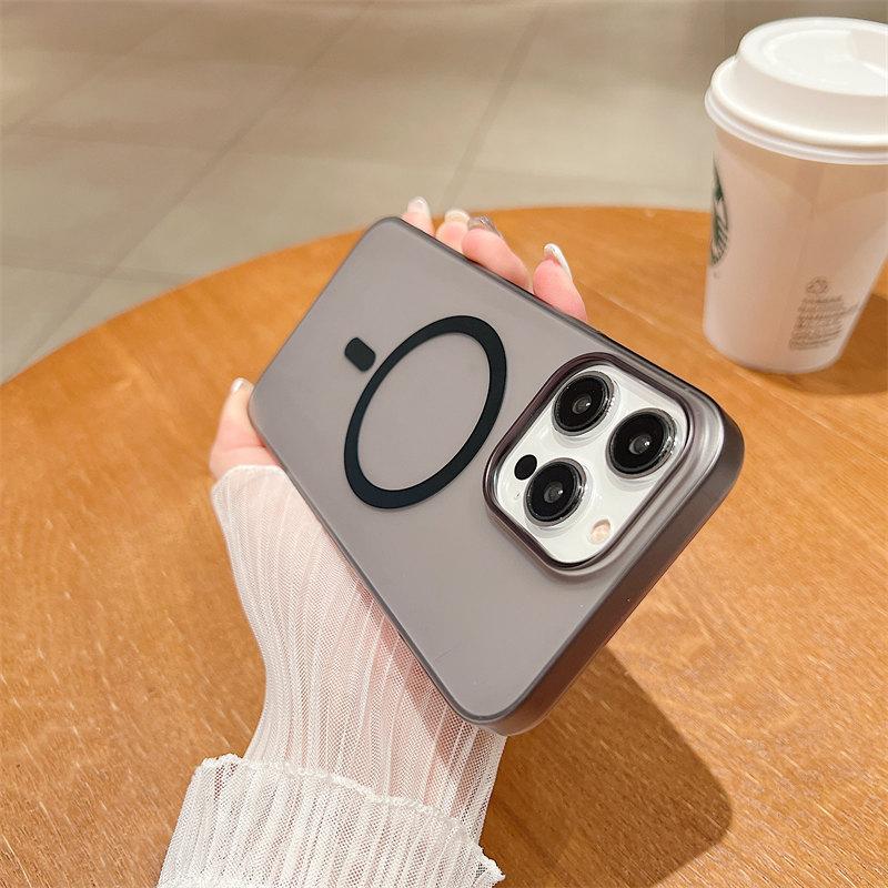 Роскошный высококачественный матовый полупрозрачный чехол для телефона с магнитной беспроводной зарядкой, подходит для iPhone 14 13 12 11 Pro Max, противоударные чехлы iPhone 14 чёрный
Роскошный высококачественный матовый полупрозрачный чехол для телефона с магнитной беспроводной зарядкой, подходит для iPhone 14 13 12 11 Pro Max, противоударные чехлы iPhone 14 чёрный