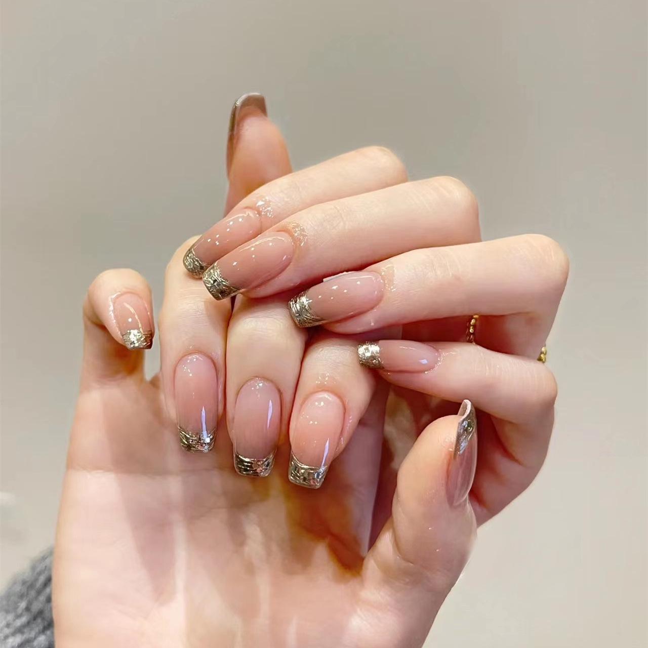 Gradient Shimmering Silver Wearable Nail Art Stickers - Pure Ballerina Nails Whitening False Patches
Gradient Shimmering Silver Wearable Nail Art Stickers - Pure Ballerina Nails Whitening False Patches