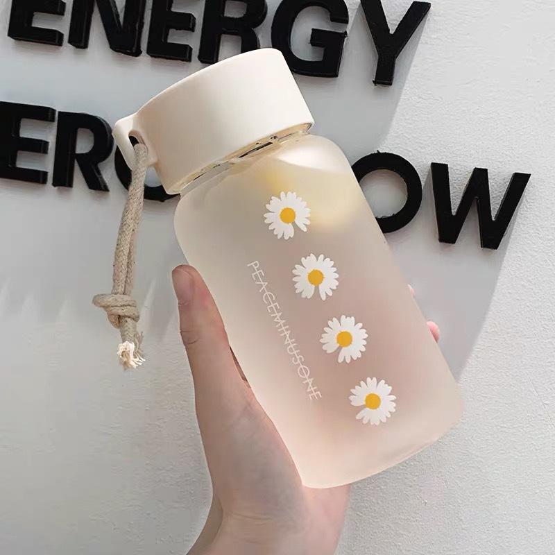 Пластиковая чашка Little Daisy, летняя прозрачная матовая чашка для воды, простая свежая подарочная чашка для мужчин и женщин, портативная уличная бутылка для воды 550ml-Transparent three daisies белый
Пластиковая чашка Little Daisy, летняя прозрачная матовая чашка для воды, простая свежая подарочная чашка для мужчин и женщин, портативная уличная бутылка для воды 550ml-Transparent three daisies белый