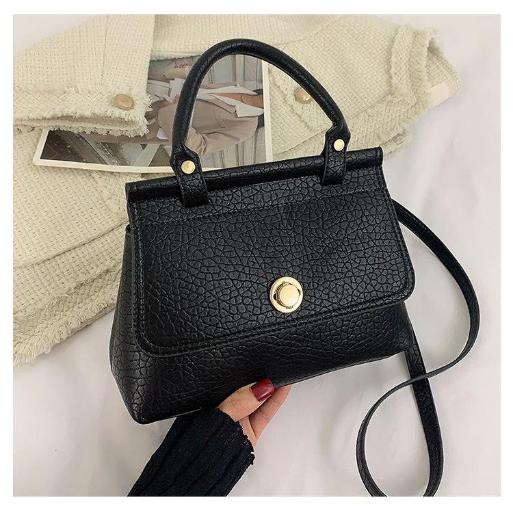 Fashion texture portable small bag women s 2025 new casual commuter bag retro foreign style versatile shoulder messenger bag чёрный
Fashion texture portable small bag women s 2025 new casual commuter bag retro foreign style versatile shoulder messenger bag чёрный