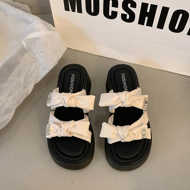 Bow-tie cool slippers women s 2025 new summer thick-soled small people increase their height and wear skirts women s shoes 35 чорний
Bow-tie cool slippers women s 2025 new summer thick-soled small people increase their height and wear skirts women s shoes 35 чорний