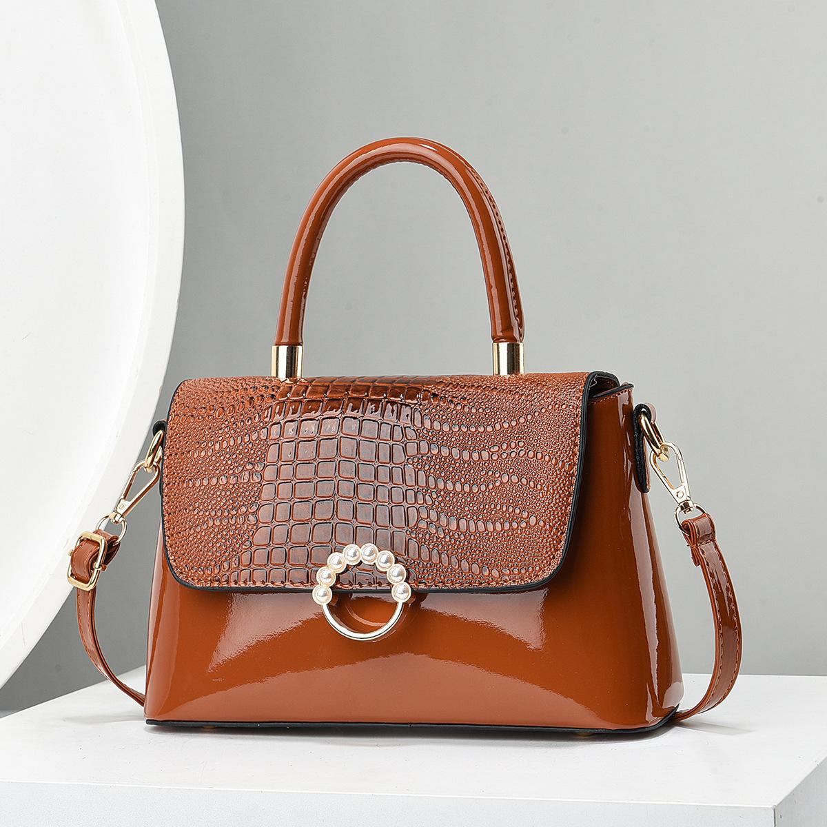 Новые модные женские сумки через плечо, высококачественная сумка-тоут Boston Bright Leather, женские сумки, сумки на ремне, маленькая квадратная сумка
Новые модные женские сумки через плечо, высококачественная сумка-тоут Boston Bright Leather, женские сумки, сумки на ремне, маленькая квадратная сумка