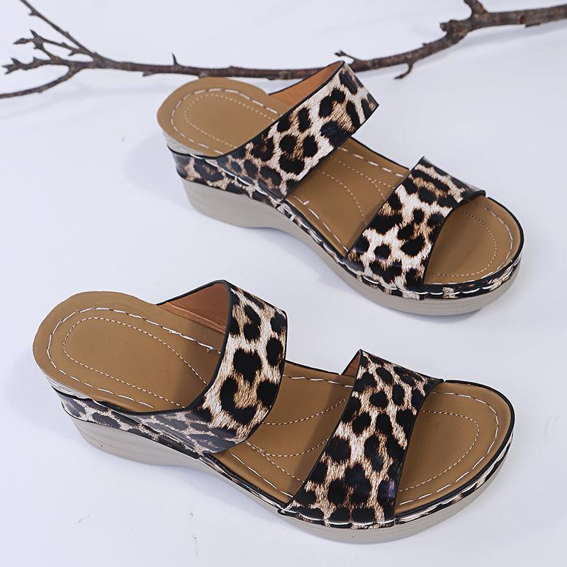 2025 European and American new foreign trade large-size women s sandals thick-soled wedge heel snake pattern sandals large-size women s shoes are in 35 цветной печати леопарда
2025 European and American new foreign trade large-size women s sandals thick-soled wedge heel snake pattern sandals large-size women s shoes are in 35 цветной печати леопарда