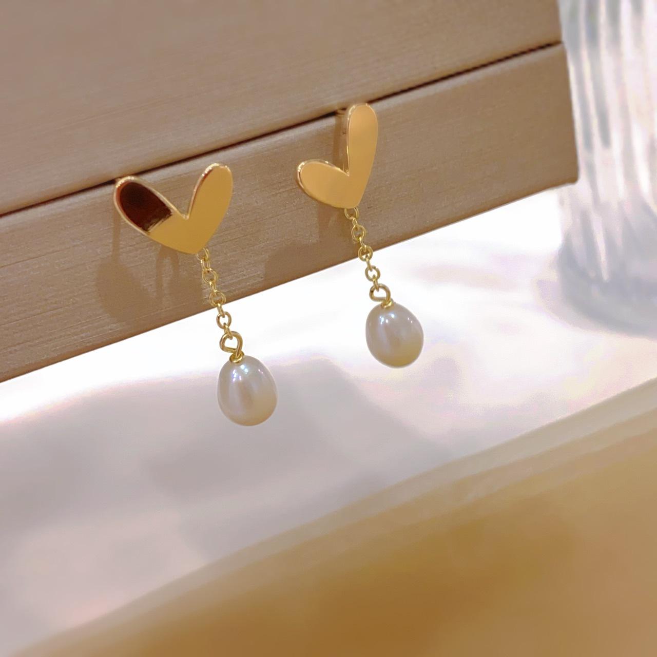 Love series, natural freshwater pearl earrings, golden peach heart studs, Qixi Festival gifts, girlfriends trendy new models Silver needle
Love series, natural freshwater pearl earrings, golden peach heart studs, Qixi Festival gifts, girlfriends trendy new models Silver needle