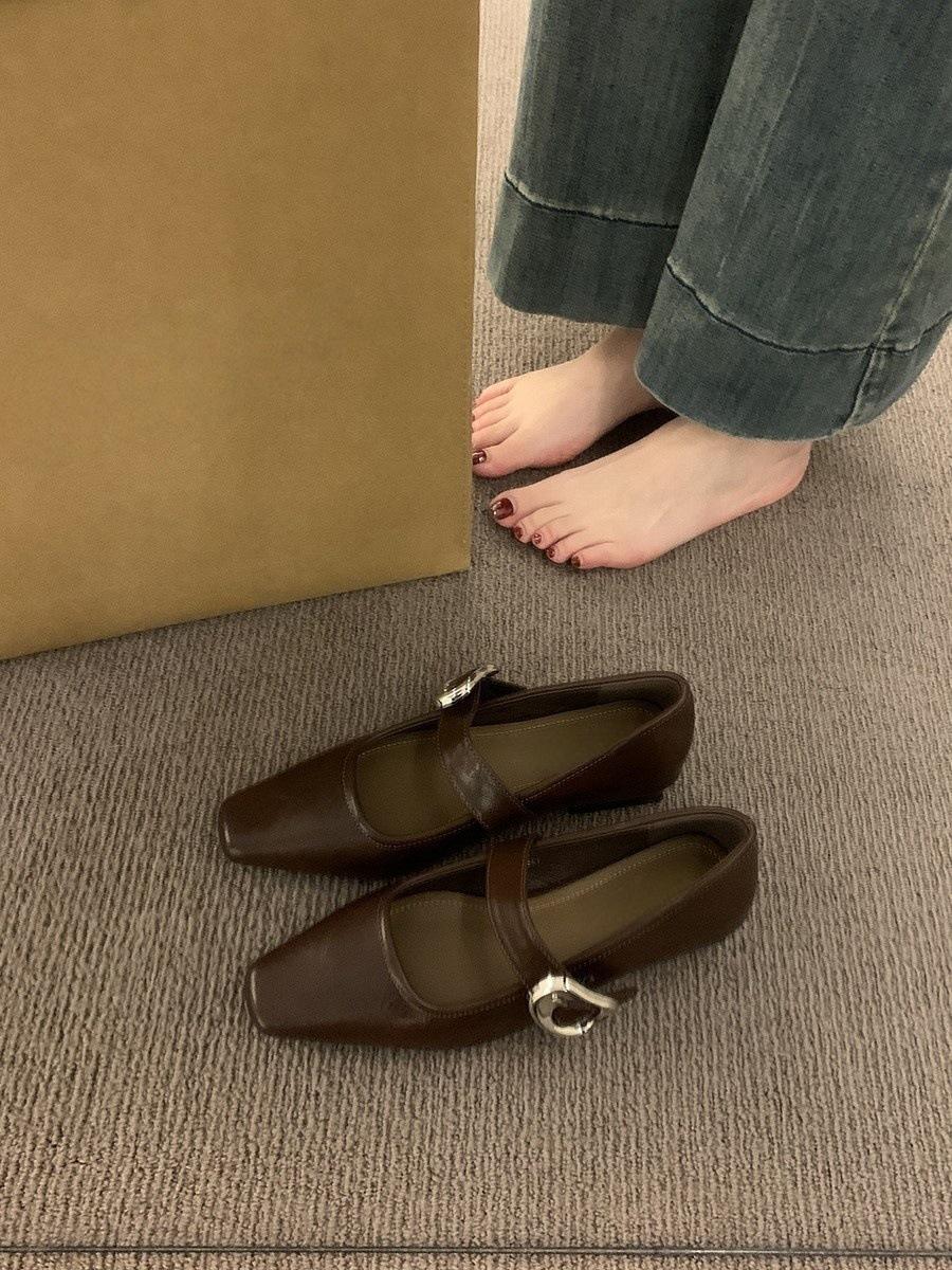 Французские туфли Мэри Джейн на низком каблуке с квадратным носком серебристые женские туфли 2025 новая зимняя одинарная обувь ретро мода маленькие кожаные туфли 39 коричневый
Французские туфли Мэри Джейн на низком каблуке с квадратным носком серебристые женские туфли 2025 новая зимняя одинарная обувь ретро мода маленькие кожаные туфли 39 коричневый