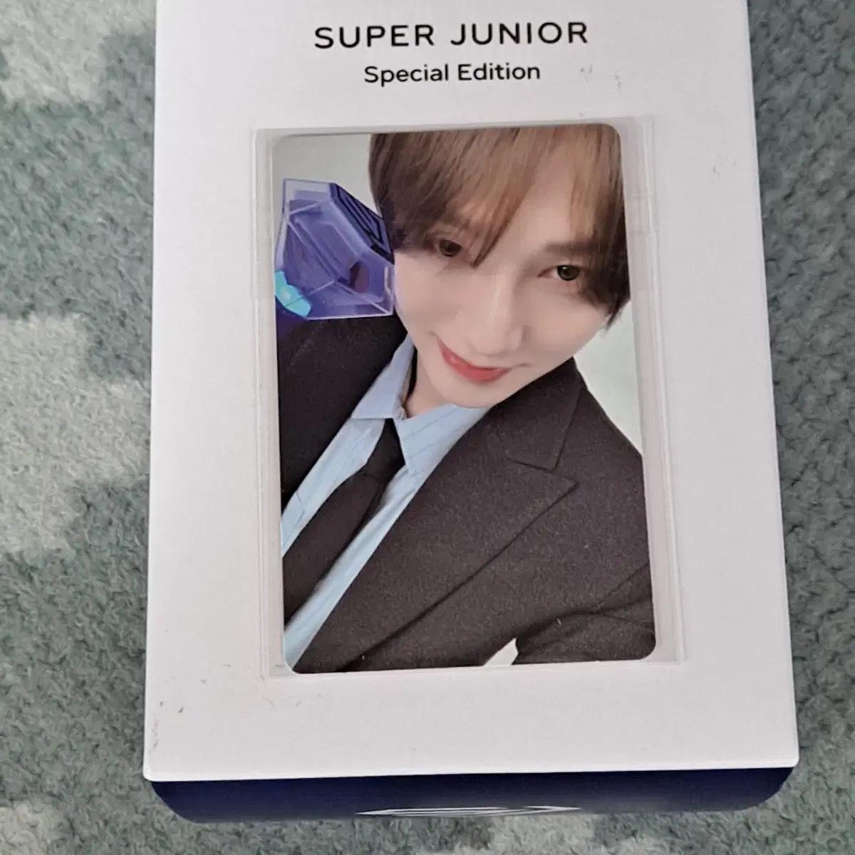 Superjunior Shuju Специальное издание Лайтстик и Фотокарточка Йесона
Superjunior Shuju Специальное издание Лайтстик и Фотокарточка Йесона