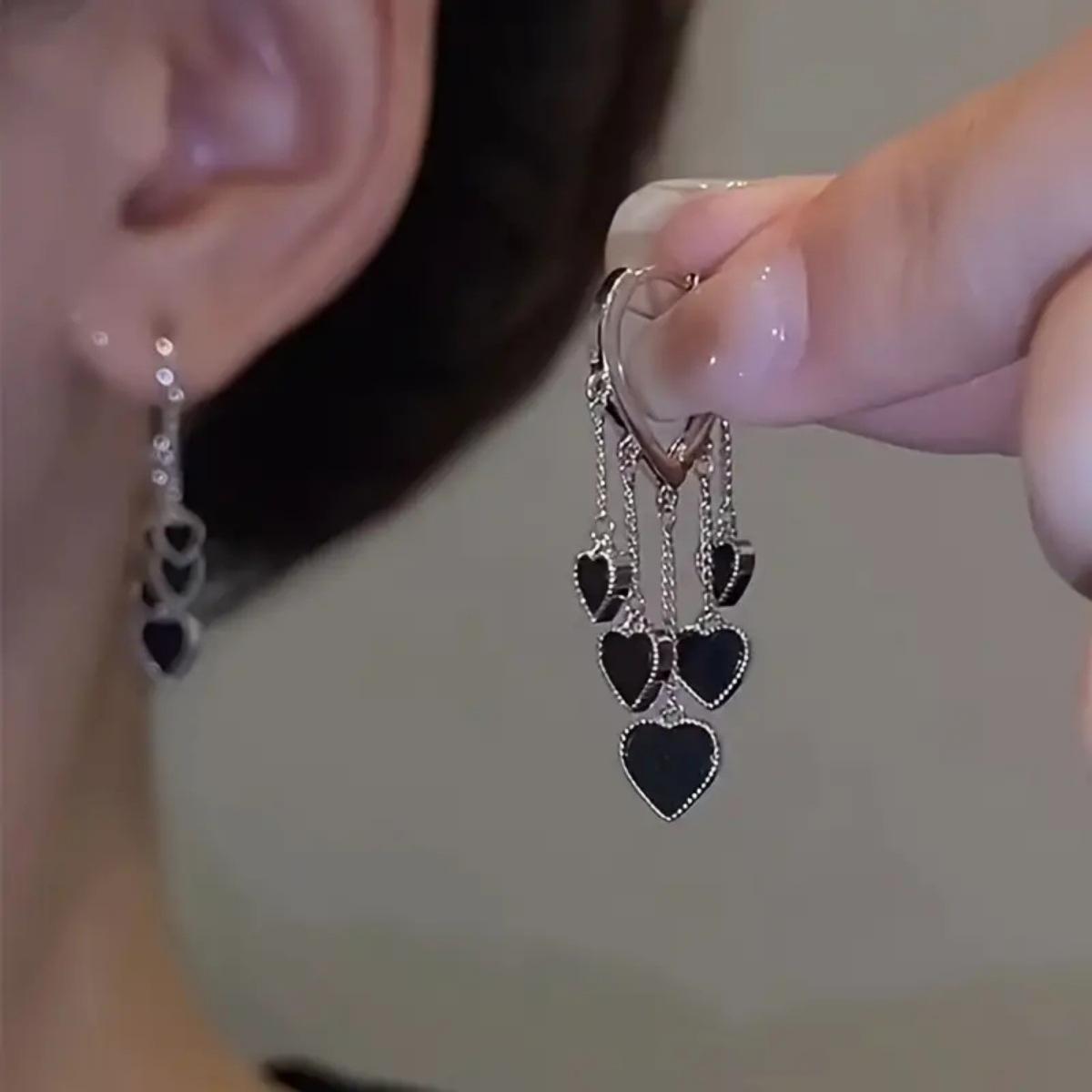Elegant Black Heart Tassel Earrings: Chic, Versatile Design for European and American Styles
Elegant Black Heart Tassel Earrings: Chic, Versatile Design for European and American Styles