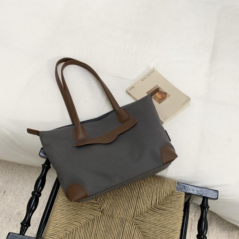 Minimalist Large Tote Bag for Women Trendy Canvas Versatile Commuting Bag Casual and Simple Shoulder Bag Spacious and Stylish
Minimalist Large Tote Bag for Women Trendy Canvas Versatile Commuting Bag Casual and Simple Shoulder Bag Spacious and Stylish