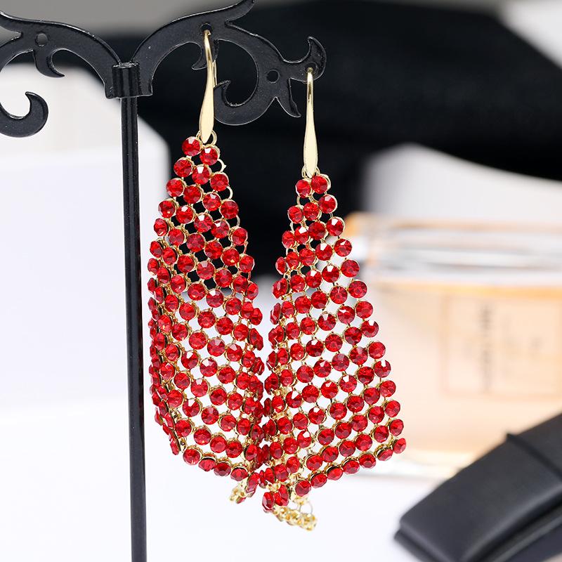 Новые серьги с кристальной бахромой, модная женственность, длинные серьги с преувеличенной атмосферой, интернет-знаменитость, банкет, тренд рубиново-красный
Новые серьги с кристальной бахромой, модная женственность, длинные серьги с преувеличенной атмосферой, интернет-знаменитость, банкет, тренд рубиново-красный