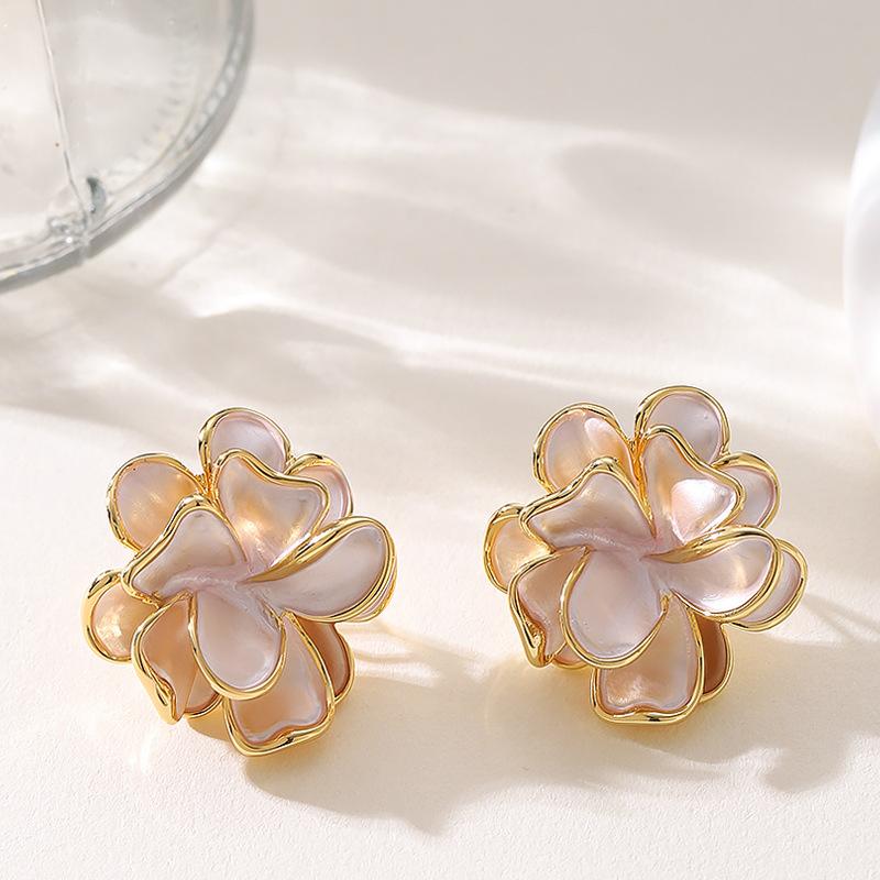 French super fairy sweet exaggerated vacation style paint three-dimensional camellia stud earrings high-end fashion OL earrings рожевий
French super fairy sweet exaggerated vacation style paint three-dimensional camellia stud earrings high-end fashion OL earrings рожевий