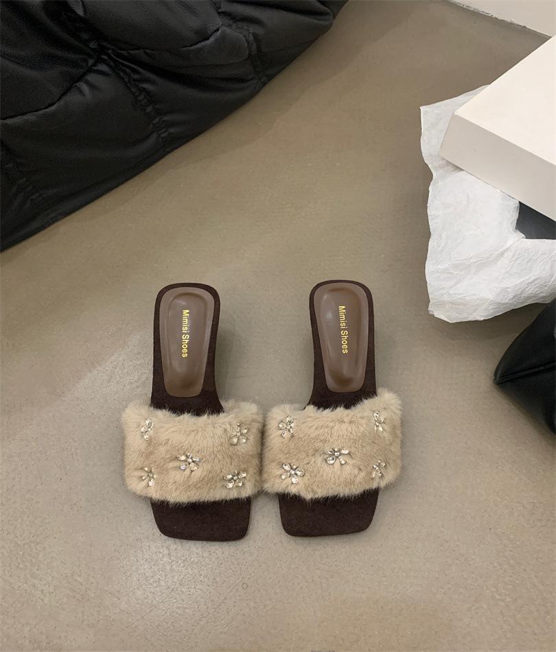 2025 Mao Mao drag high-heeled wedge heel square head rhinestone with Mao Mao shoes women wear new open-toed slippers in autumn and winter 39 абрикосовый
2025 Mao Mao drag high-heeled wedge heel square head rhinestone with Mao Mao shoes women wear new open-toed slippers in autumn and winter 39 абрикосовый