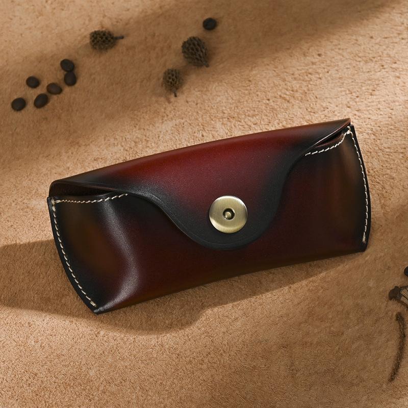 Antique and Trendy Handmade Retro Sunglasses Case, Top Layer Cowhide Glasses Waist Bag, Vegetable Tanned Leather Magnetic Buckle Glasses Bag червоний
Antique and Trendy Handmade Retro Sunglasses Case, Top Layer Cowhide Glasses Waist Bag, Vegetable Tanned Leather Magnetic Buckle Glasses Bag червоний