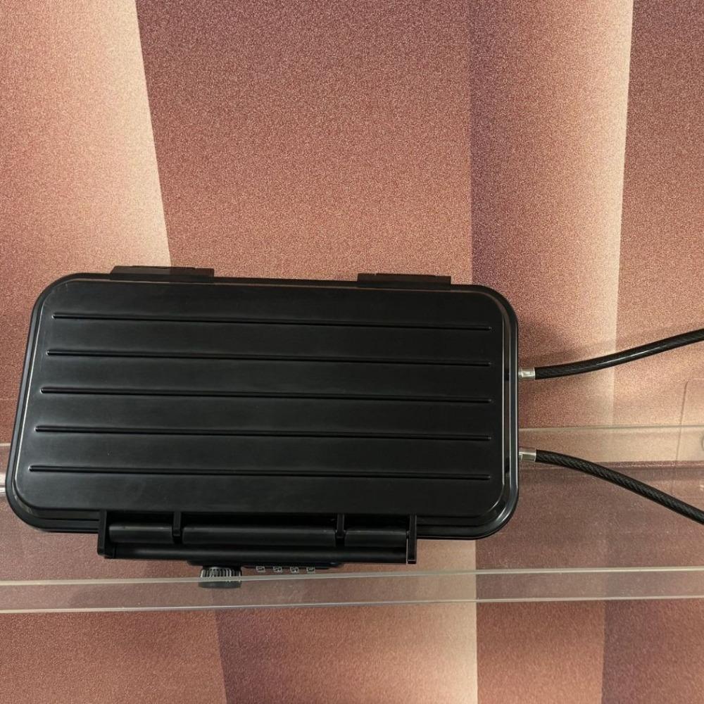 Waterproof Portable Storage Box 4-digit Password Phone Lock Box Password Beach Box Home Dorm Car чорний
Waterproof Portable Storage Box 4-digit Password Phone Lock Box Password Beach Box Home Dorm Car чорний