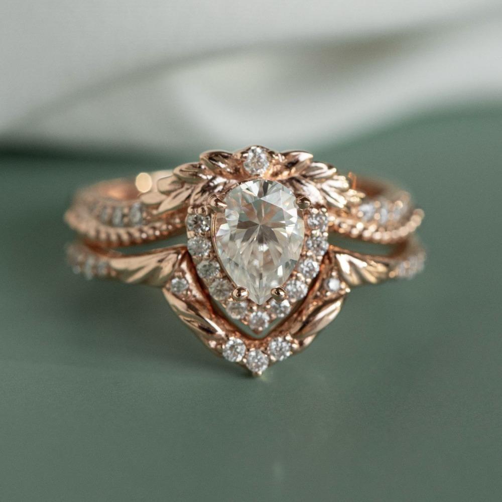 Luxury European and American Flower Wedding Ring Women s Fashion Crown Jewelry Inlaid with White Water Drop Zircon Set Ring No. 10
Luxury European and American Flower Wedding Ring Women s Fashion Crown Jewelry Inlaid with White Water Drop Zircon Set Ring No. 10