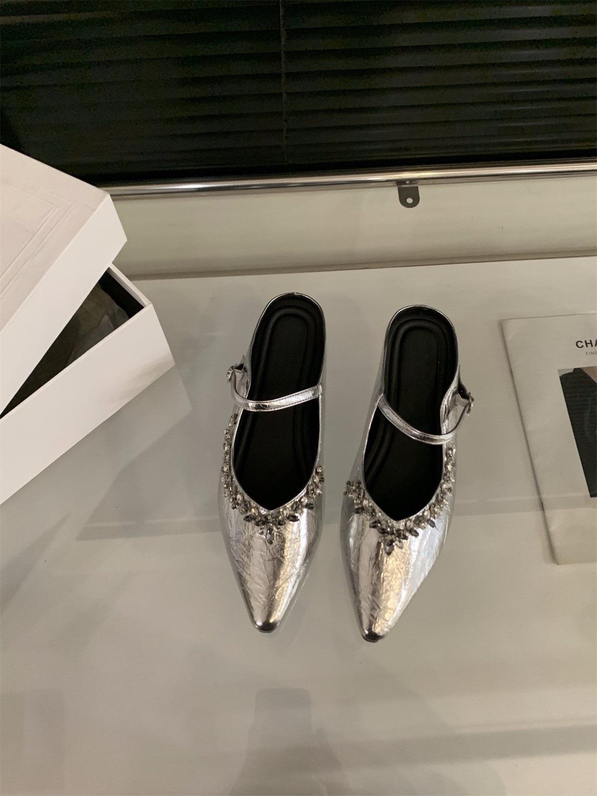 Inner height increased silver rhinestone bag head half slippers women s shoes outer wear 2025 spring and summer temperament French Mary Jane s 40
Inner height increased silver rhinestone bag head half slippers women s shoes outer wear 2025 spring and summer temperament French Mary Jane s 40