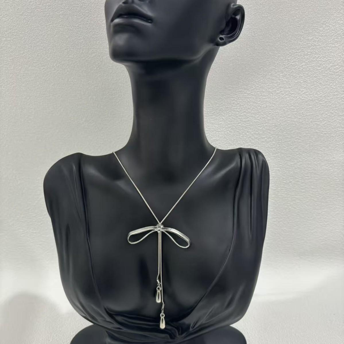 Minimalist Bow Necklace: Women s Versatile Light Luxury Sweater Chain for Autumn and Winter
Minimalist Bow Necklace: Women s Versatile Light Luxury Sweater Chain for Autumn and Winter