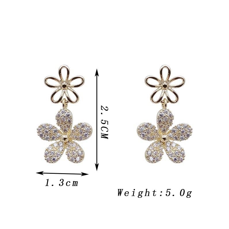 Fashion Rhinestones Flower Dangle Earrings for Women Golden Metal Hollow Out Floral Drop Earrings Party Korean Zircon
Fashion Rhinestones Flower Dangle Earrings for Women Golden Metal Hollow Out Floral Drop Earrings Party Korean Zircon