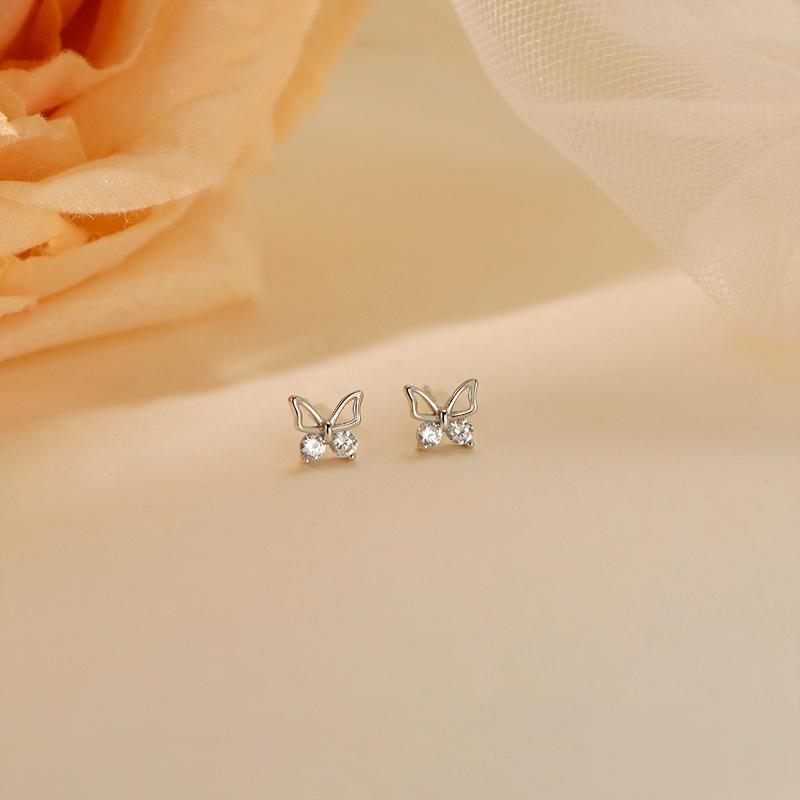 Hollow Out Sparkling Butterfly Earrings for Women Simple Elegant Autumn Winter Minimalist Stud Earrings
Hollow Out Sparkling Butterfly Earrings for Women Simple Elegant Autumn Winter Minimalist Stud Earrings