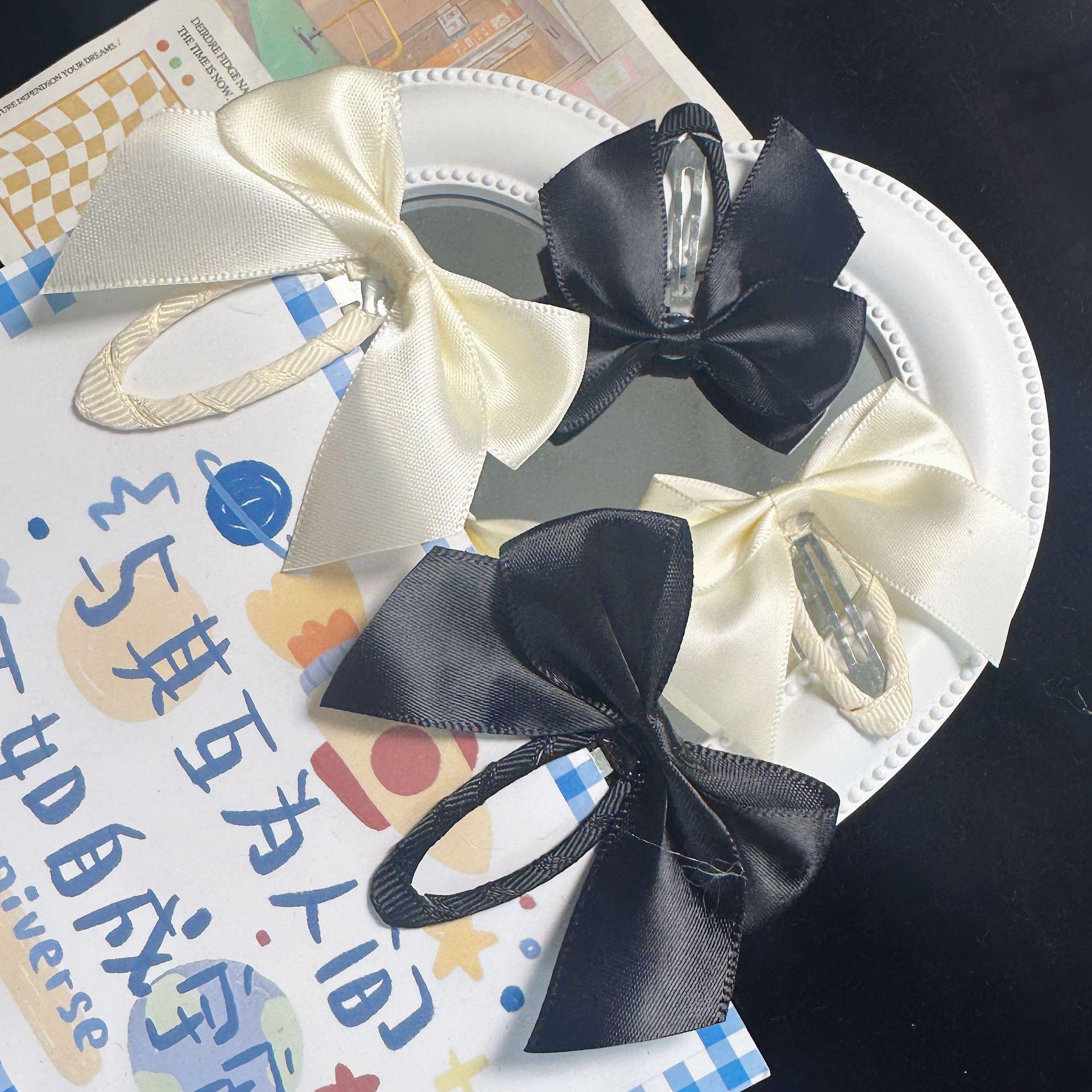 Winter Minimalist Black and White Bow Bb Clip Barrettes Internet Celebrity Same Fashion Retro Girl Side Bangs Hair Clip
Winter Minimalist Black and White Bow Bb Clip Barrettes Internet Celebrity Same Fashion Retro Girl Side Bangs Hair Clip