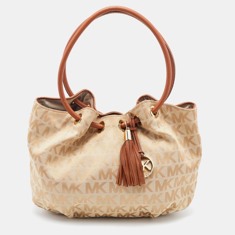Michael Kors Michael Michael Kors Cream brown Signature Canvas Ring Handle Shoulder Bag beige
Michael Kors Michael Michael Kors Cream brown Signature Canvas Ring Handle Shoulder Bag beige