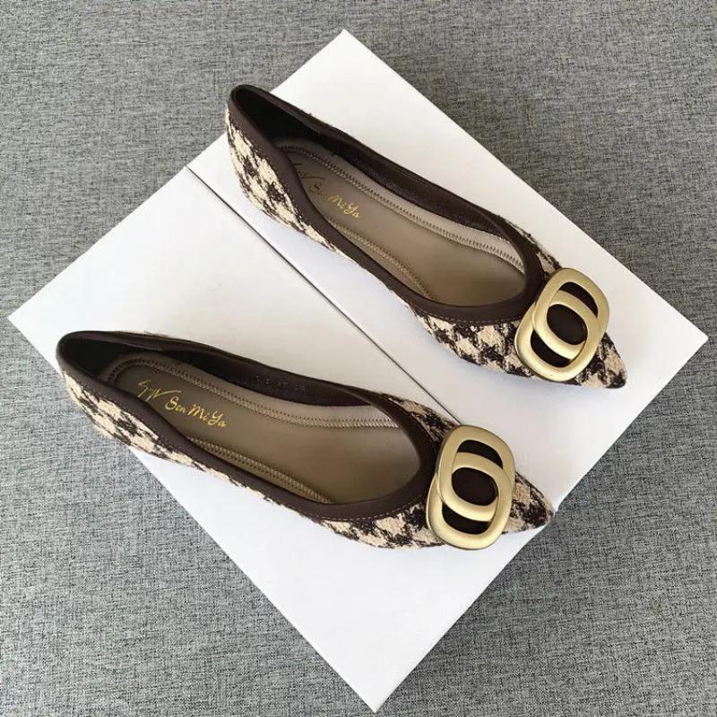 Ladies Summer Footwear Flats Pointed Toe Shoes for Women 2025 Black Flat Luxury Brand Shoe Chic Point Wholesale Trend 39 Fashion 40
Ladies Summer Footwear Flats Pointed Toe Shoes for Women 2025 Black Flat Luxury Brand Shoe Chic Point Wholesale Trend 39 Fashion 40