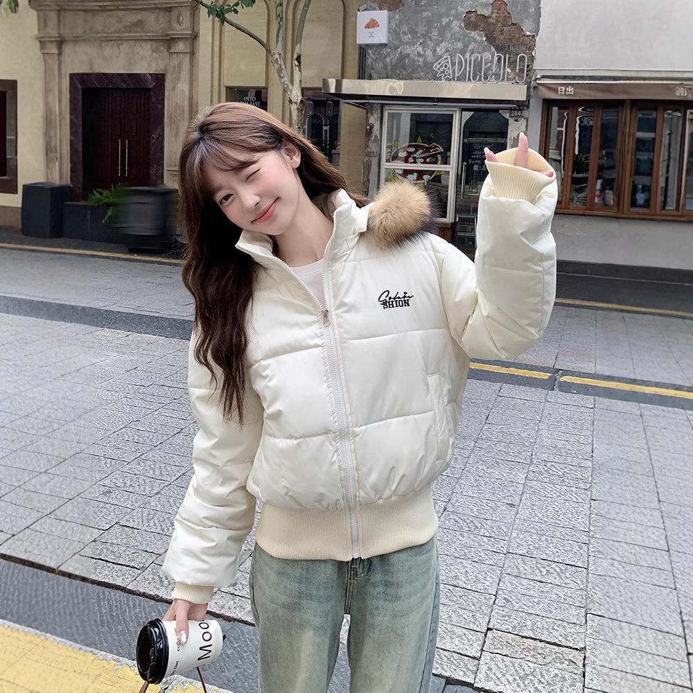 Зимняя куртка с капюшоном и меховым воротником, короткая, приталенная, женская, на хлопковой подкладке S
Зимняя куртка с капюшоном и меховым воротником, короткая, приталенная, женская, на хлопковой подкладке S