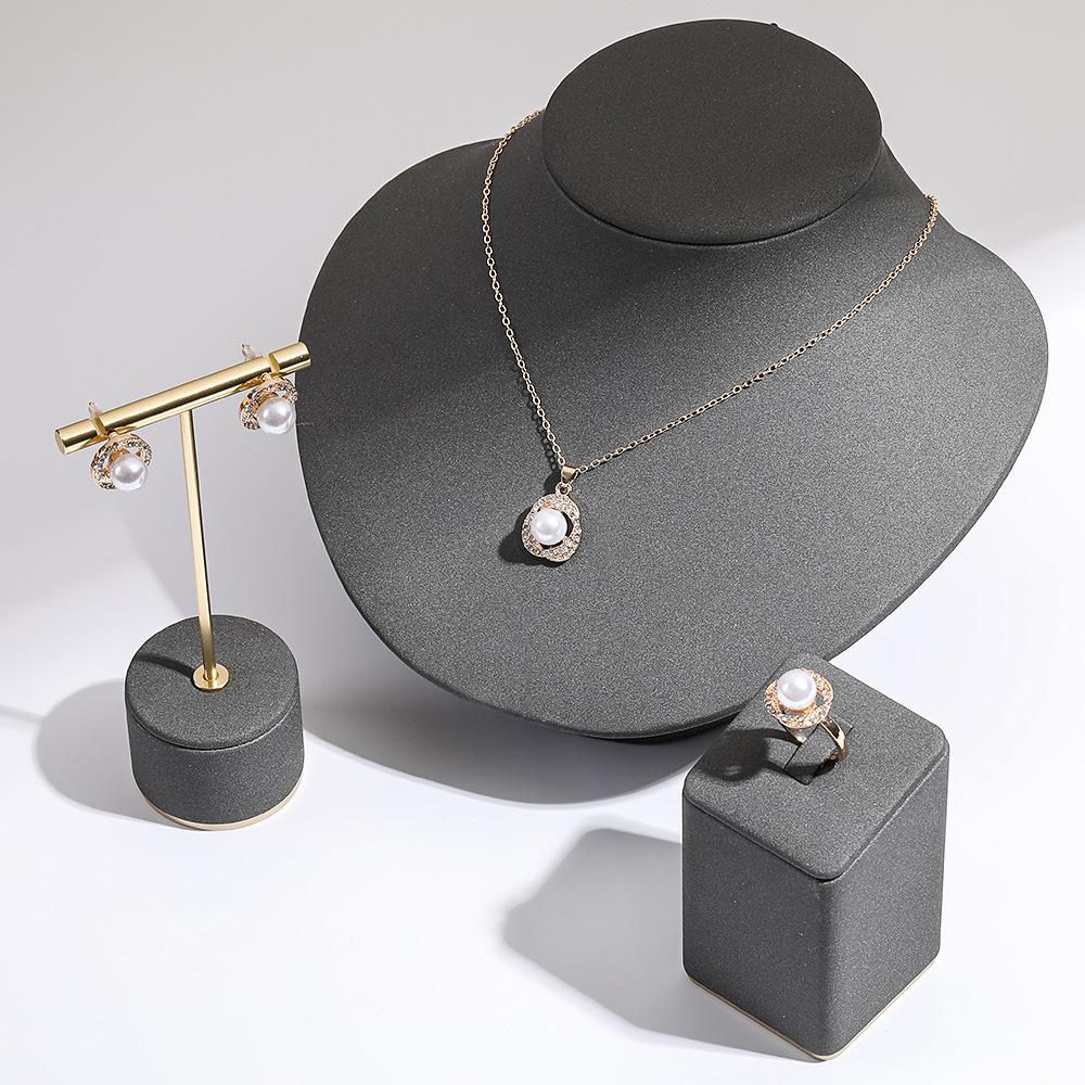 Универсальный геометрический инкрустированный бриллиантами жемчужный ювелирный набор ожерелье
Универсальный геометрический инкрустированный бриллиантами жемчужный ювелирный набор ожерелье