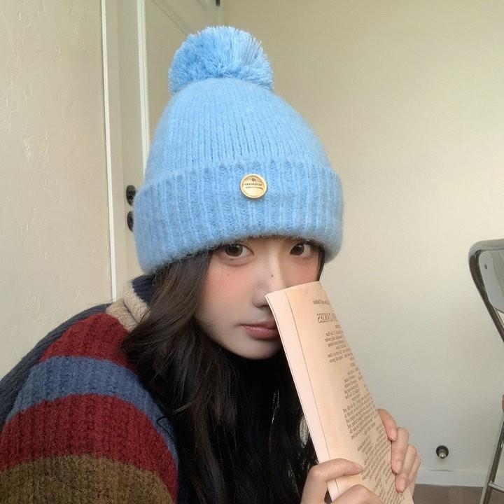 Winter new hairball knitted hat women s face small versatile casual wool hat warm ear protection cold hat M(56-58cm) білий
Winter new hairball knitted hat women s face small versatile casual wool hat warm ear protection cold hat M(56-58cm) білий