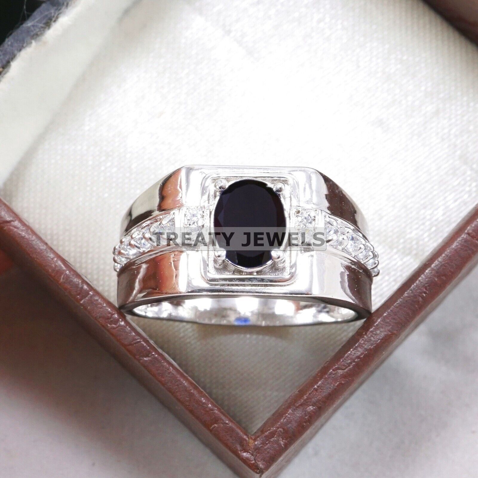 Black Onyx Oval Cut Gemstone With 925 Sterling Silver Ring For Men s #A827 JL375666927189 4-16 US срібний
Black Onyx Oval Cut Gemstone With 925 Sterling Silver Ring For Men s #A827 JL375666927189 4-16 US срібний