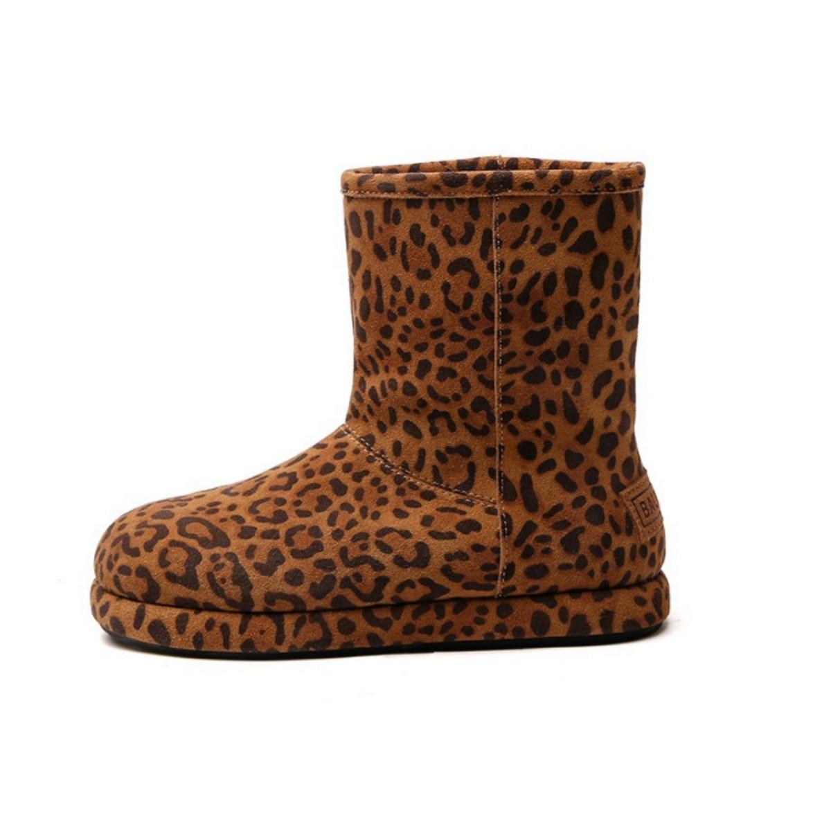 Leopard print cowhide velvet snow boots women s 2025 winter new warm non-slip cotton shoes platform fashion medium tube short boots 35
Leopard print cowhide velvet snow boots women s 2025 winter new warm non-slip cotton shoes platform fashion medium tube short boots 35
