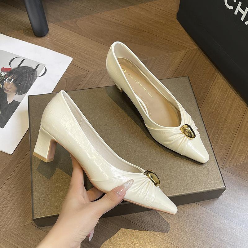 Soft leather kinked metal buckle square head temperament high heels women s thick heels single shoes middle heel not tired feet spring and autumn 40
Soft leather kinked metal buckle square head temperament high heels women s thick heels single shoes middle heel not tired feet spring and autumn 40