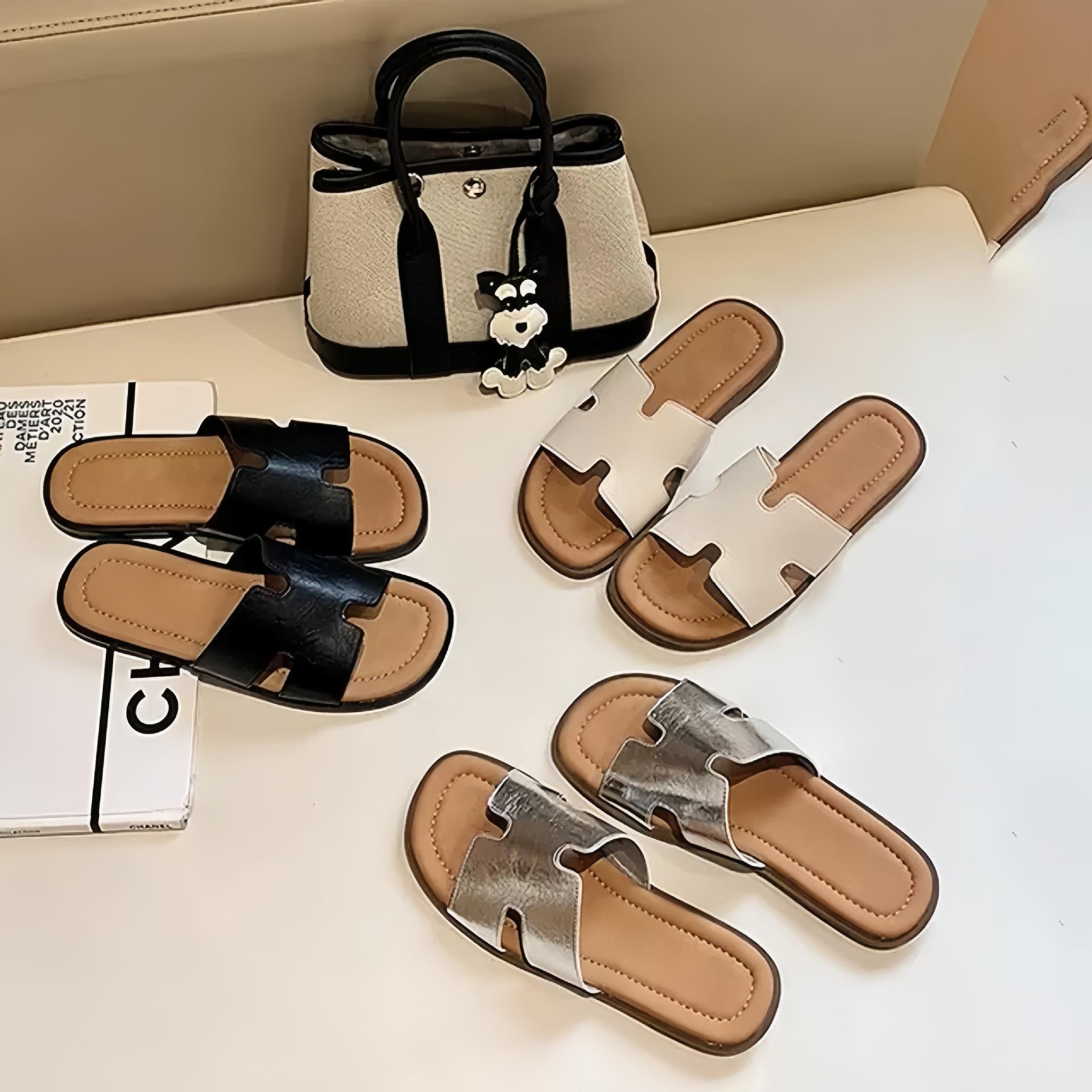Sheepskin~ Wang Xiaodu has the same commuter H-drag flat-bottomed one-word slippers for women s summer beach vacation cool slippers 35
Sheepskin~ Wang Xiaodu has the same commuter H-drag flat-bottomed one-word slippers for women s summer beach vacation cool slippers 35